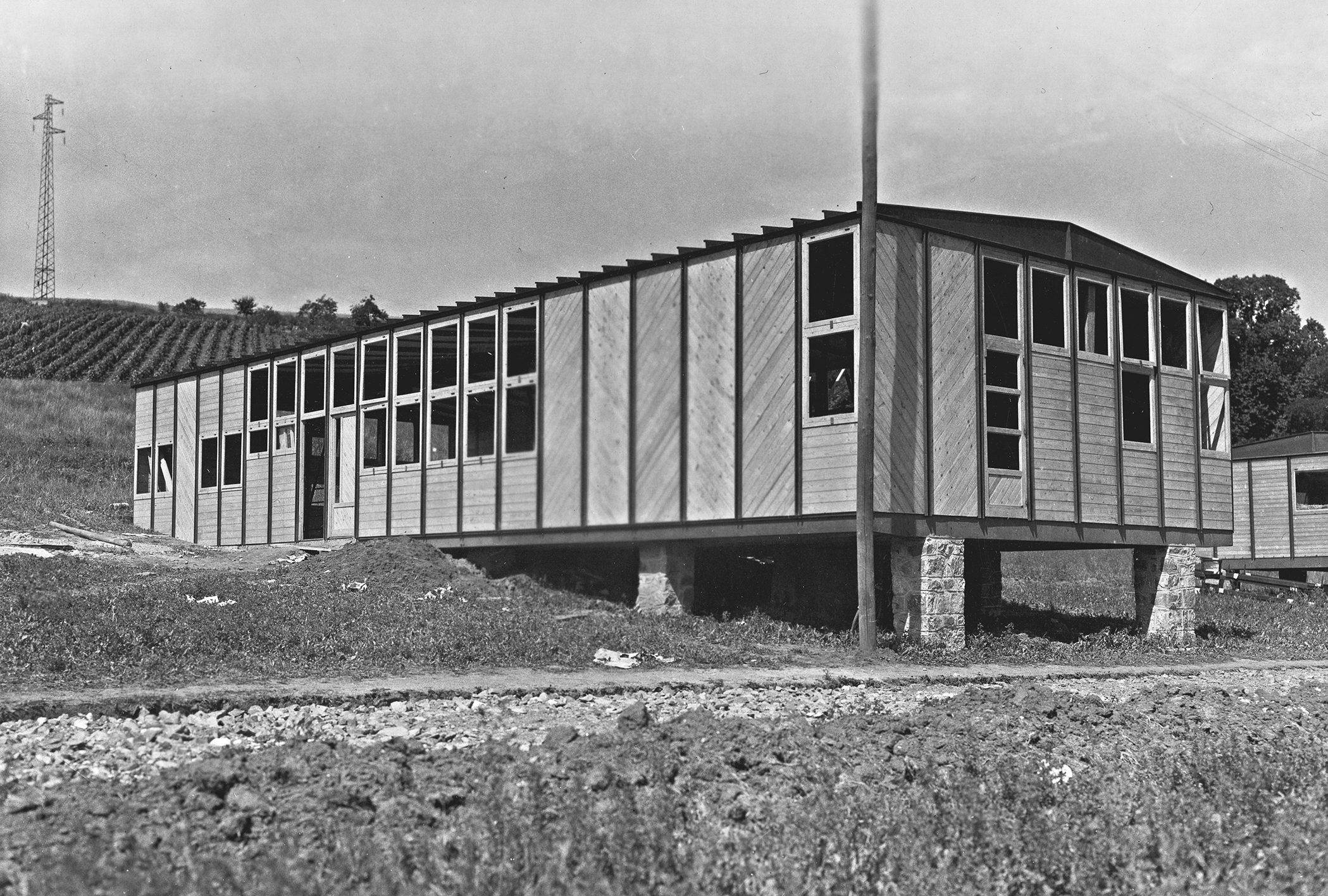 SCAL clubhouse pavilion. Constructive system Jean Prouvé, Pierre Jeanneret, architect. Building serving as refectory and meeting room, Issoire, July 1940.