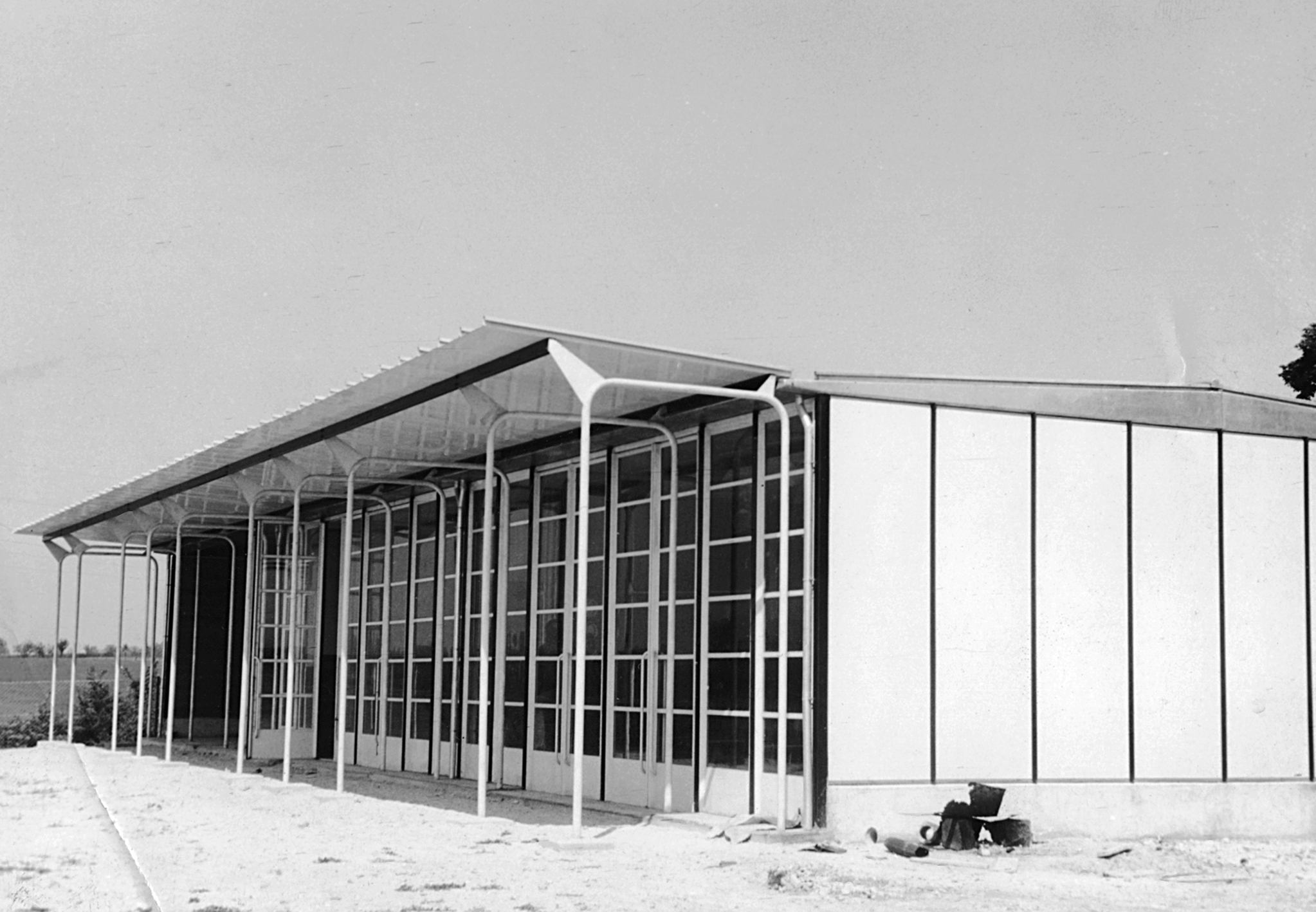 Prototype demountable school, 8m x 24m. Bouqueval school complex, 1950.