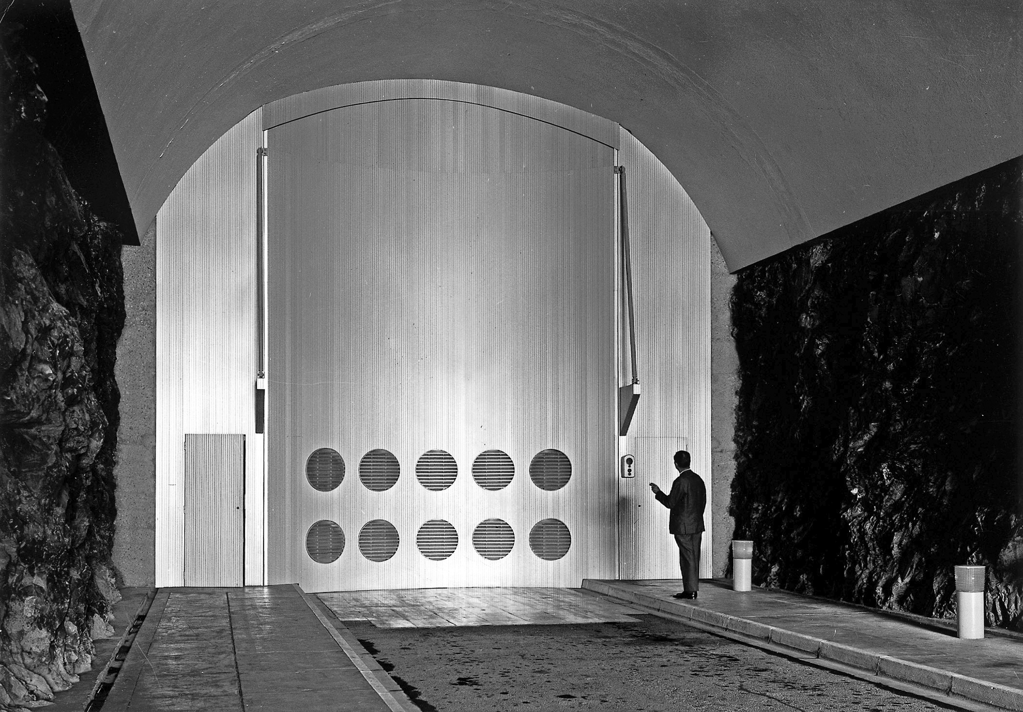 E.D.F. power station, Serre-Ponçon, 1959 (architect J. de Mailly). Vault in aluminum by Jean Prouvé.