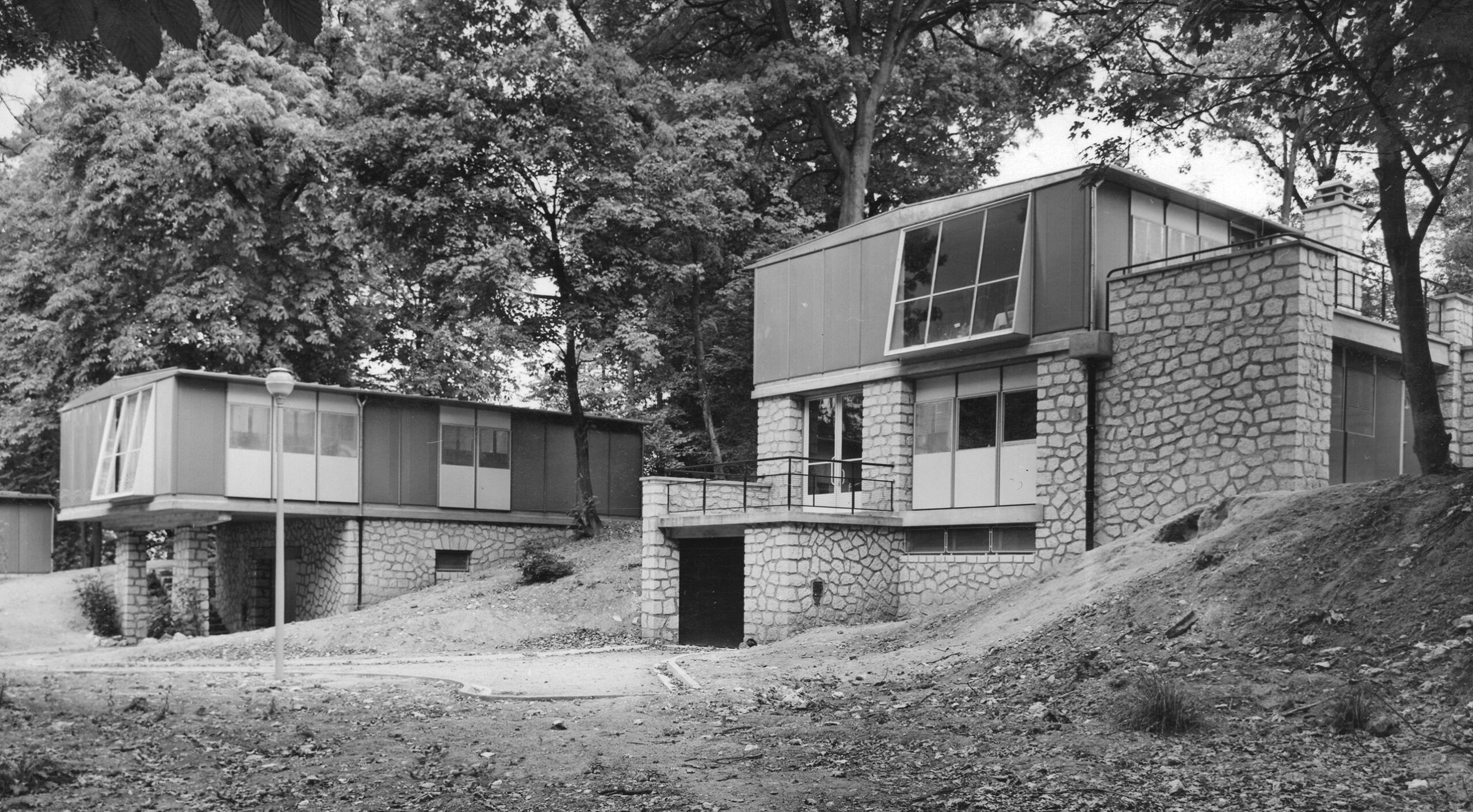 Métropole demountable house. Raised 8x12 houses, Meudon, ca. 1951.