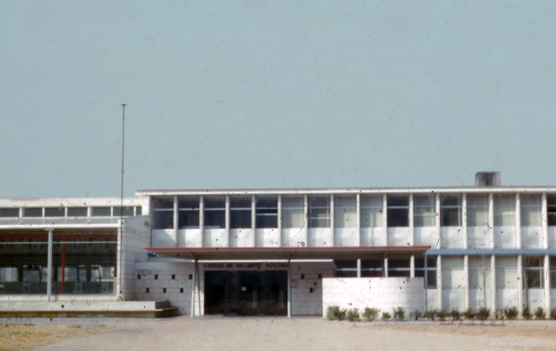 Sécurité Sociale building, Le Mans (architect J. Le Couteur, 1951). Pressed steel awning, designed by Jean Prouvé, 1953–1954.