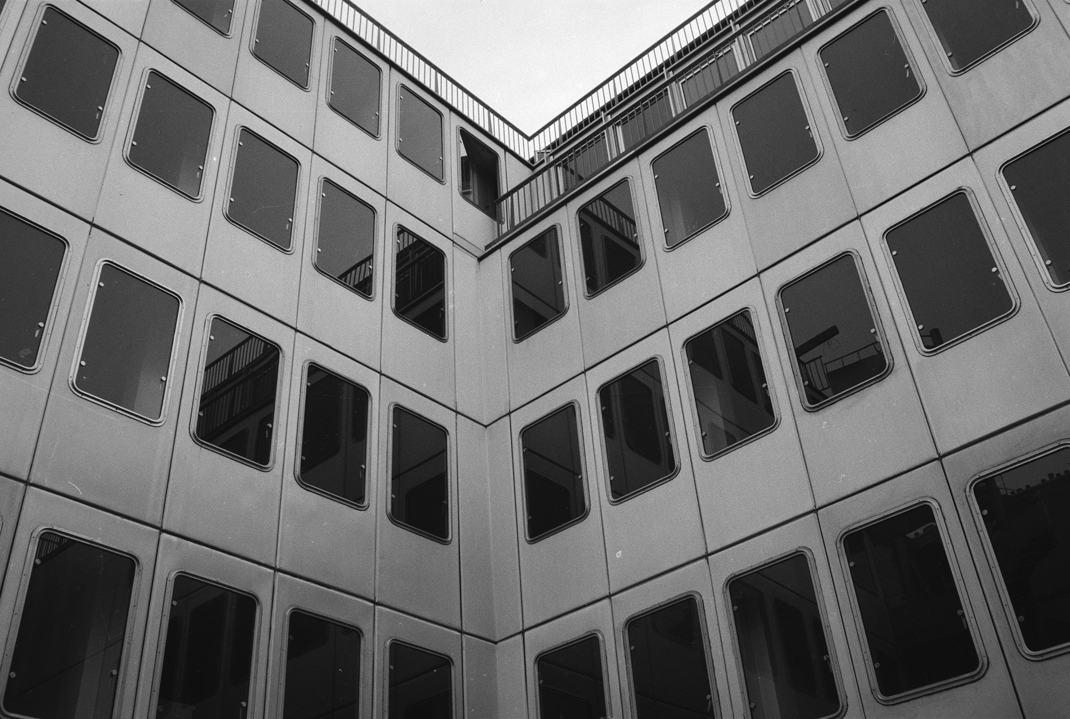 Headquarters of the Compagnie Industrielle de Matériel de Transport (CIMT), Neuilly-sur-Seine (architect E. Deschler, 1963). Facade panels designed by Jean Prouvé.