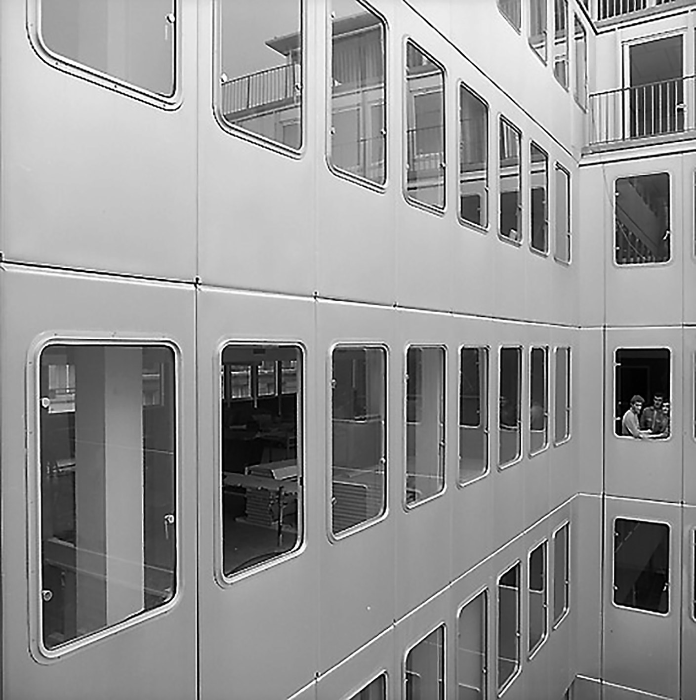 Headquarters of the Compagnie Industrielle de Matériel de Transport (CIMT), Neuilly-sur-Seine (architect E. Deschler, 1963). Facade panels designed by Jean Prouvé.