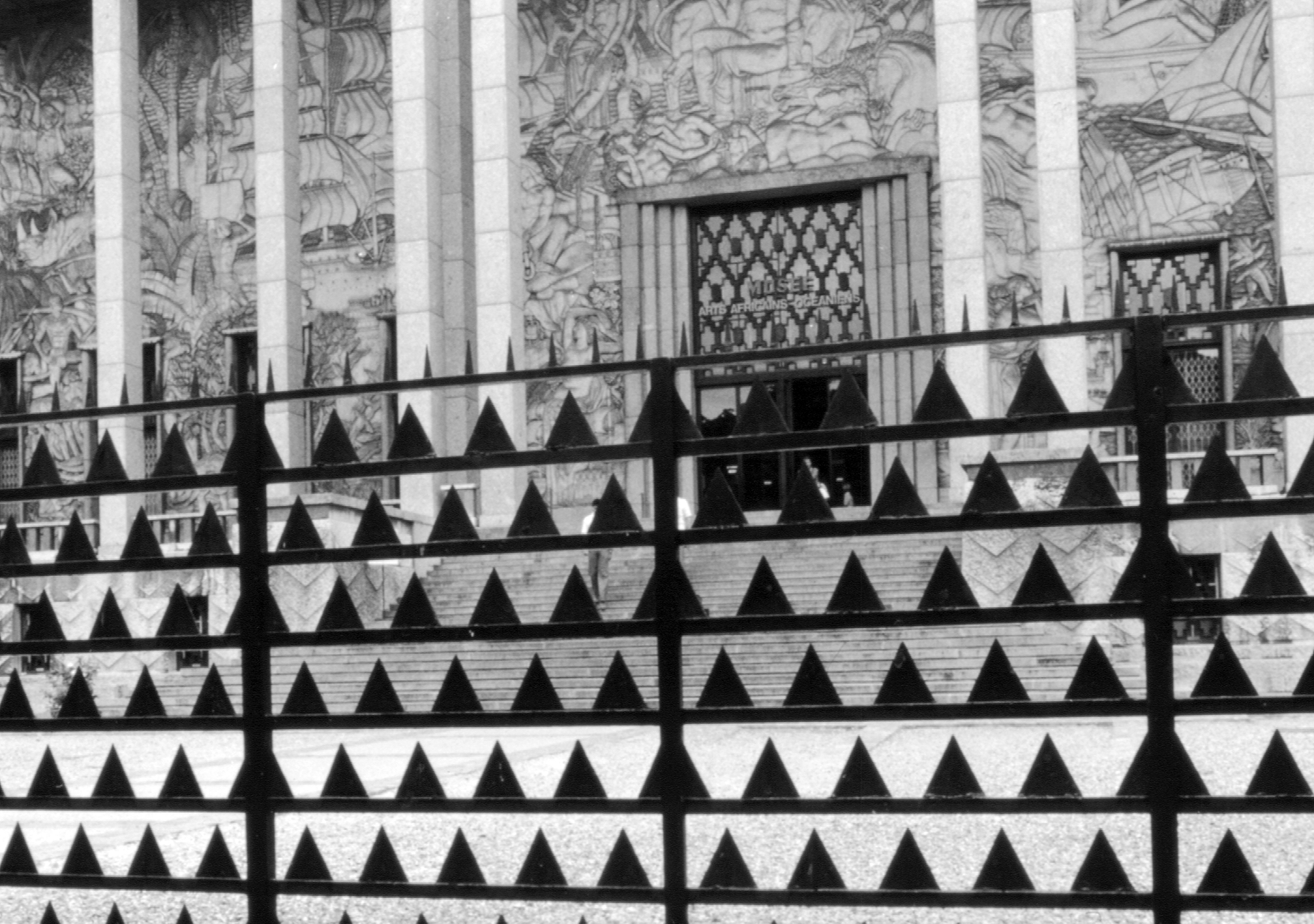 Grille d’entrée, Palais de la Porte-Dorée, Paris, 1931 (A. Laprade, arch.).