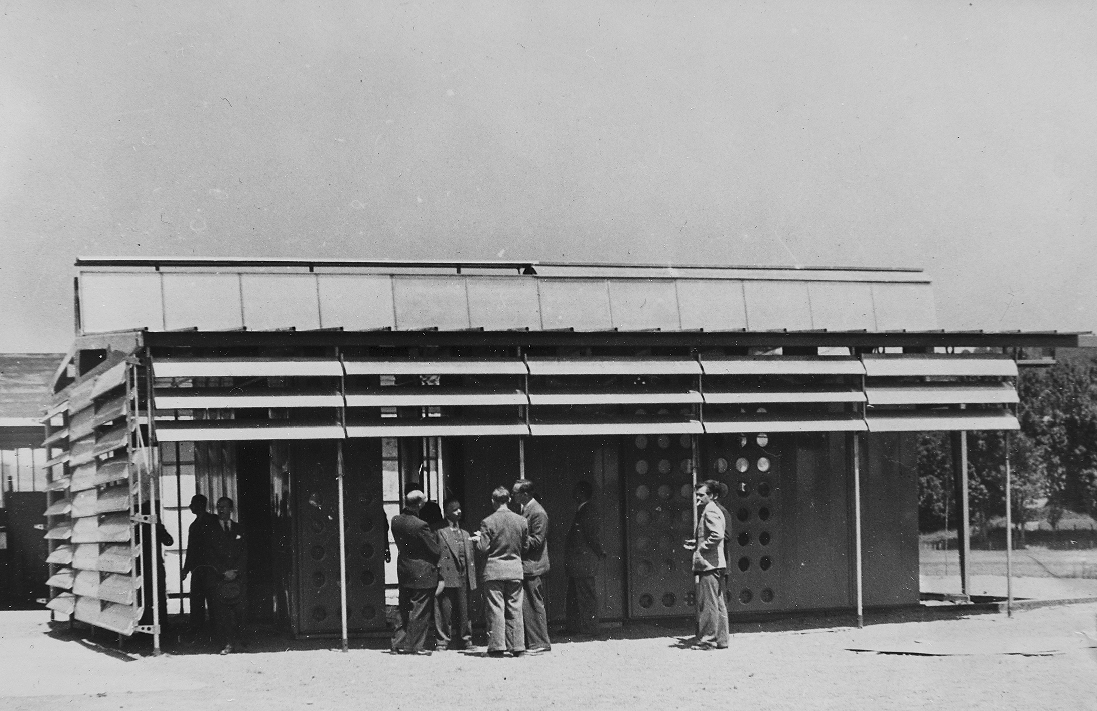 Prototype de la maison Tropique pour Niamey aux Ateliers Jean Prouvé à Maxéville, 1949 (Henri Prouvé, arch.).