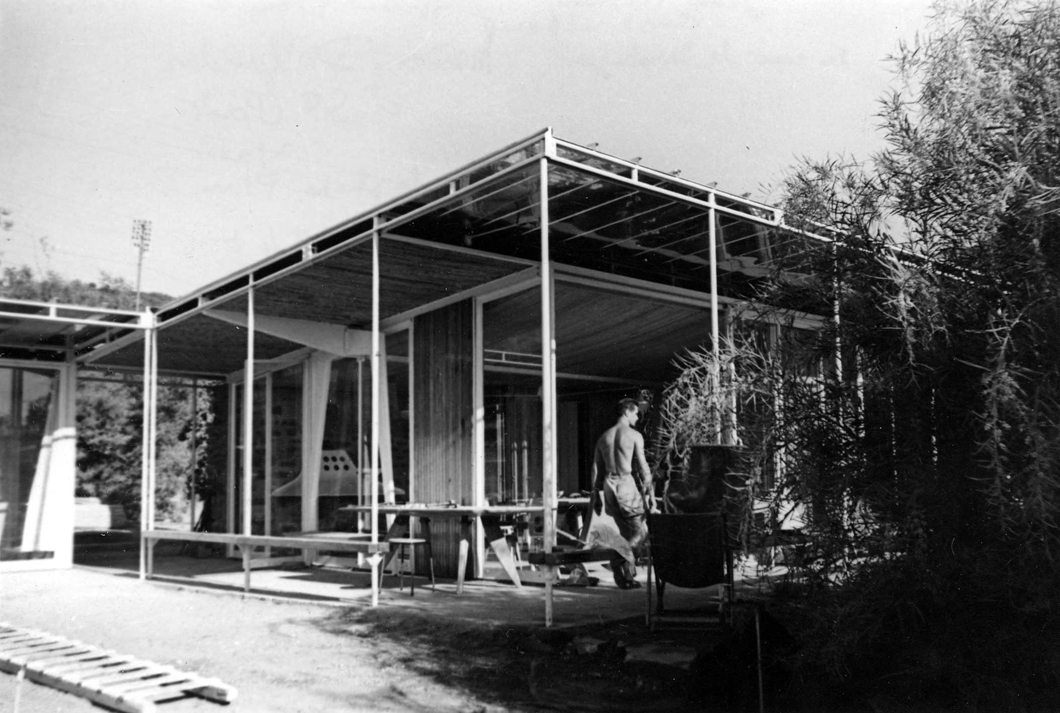 Portal frame holiday house for the Dollander family, Saint-Clair, 1949–1951 (H. Prouvé, architect).