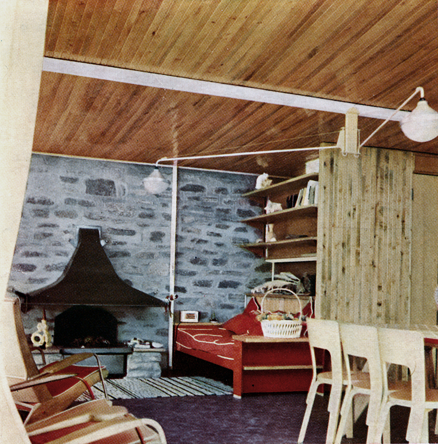Dollander Villa, Saint-Clair, 1949-1951 (H. Prouvé, architect). Partial view of the living room.