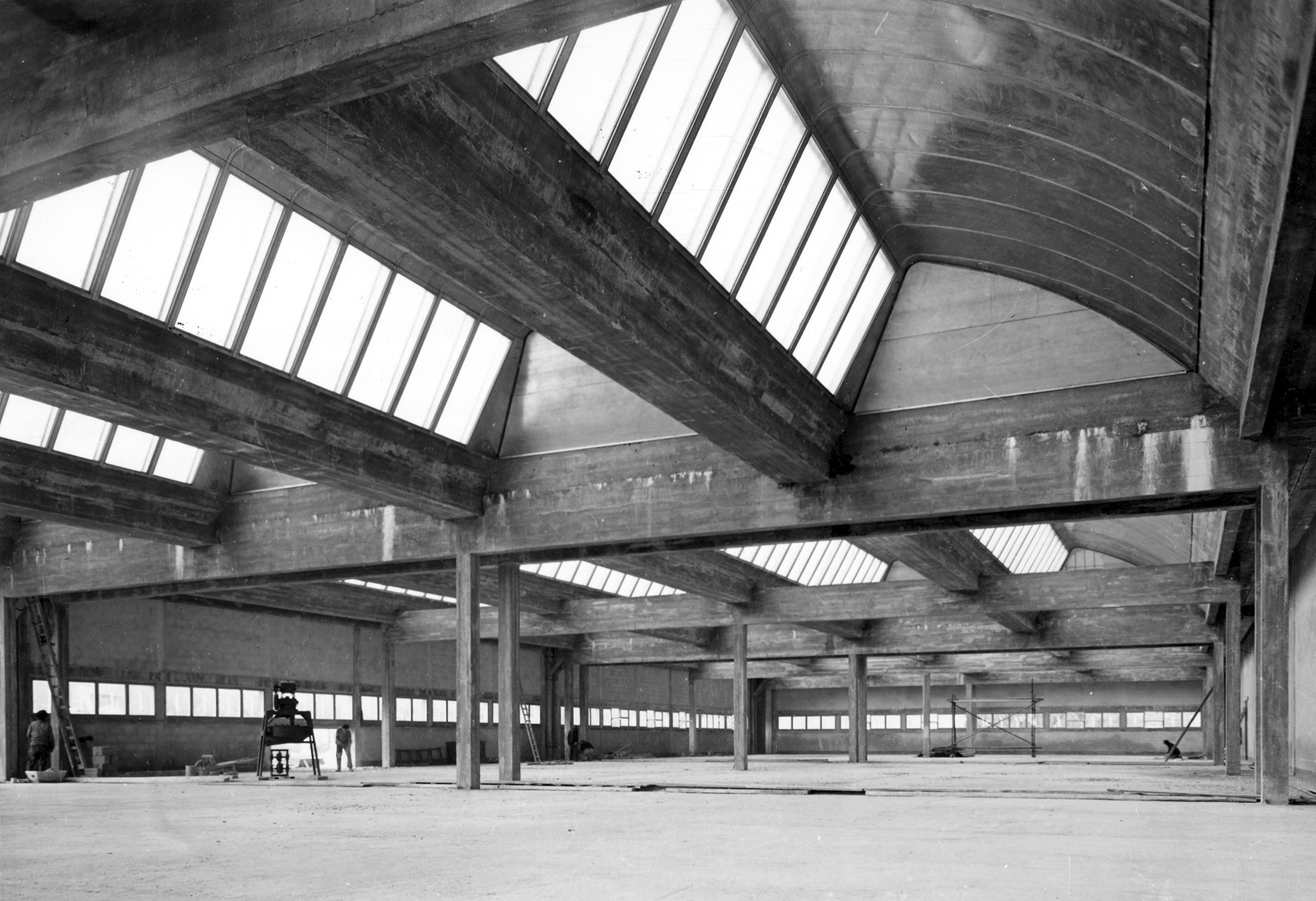 Hangar structure roof for the Mame printers, Tours, 1950–1952 (Drieu La Rochelle and B. H. Zehrfuss, architects).