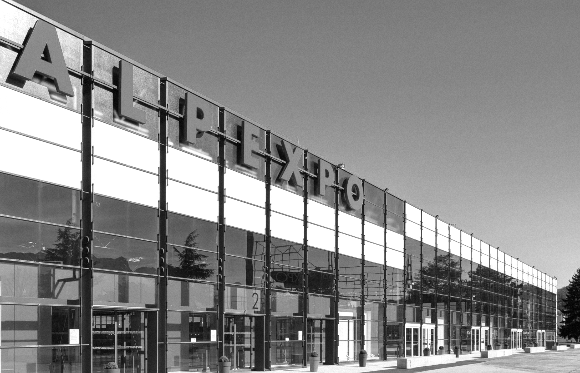 Alpexpo, trade fair center, Grenoble, 1967–1970 (Jean Prouvé, with architect C. Prouvé, engineer L. Pétroff).