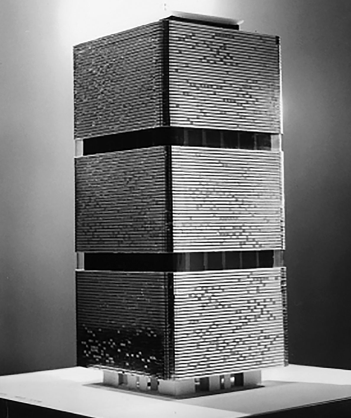1st Prize for the competition for the offices of the Ministère de l’Éducation Nationale (with J. Belmont and J. Swetchine). Design not built, photo of the model.