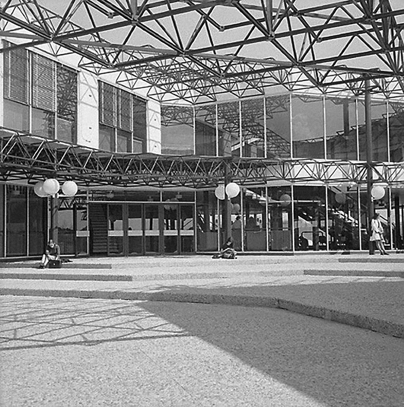 Bron-Parilly University, Lyon, 1972 (R. Dottelonde, architect, Pétroff, engineer).