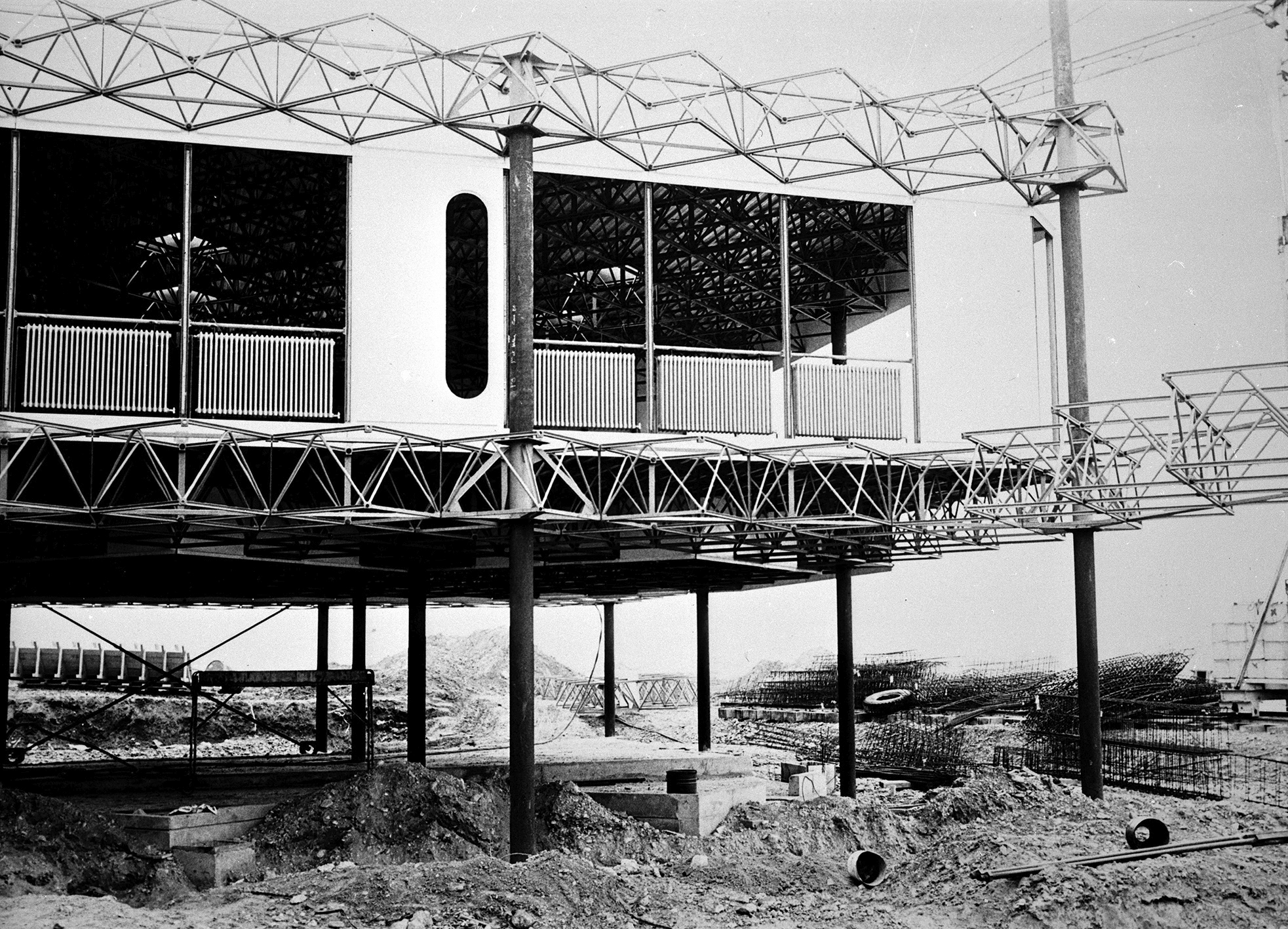 Bron-Parilly University, Lyon, 1972 (R. Dottelonde, architect, Pétroff, engineer). View of the building site.