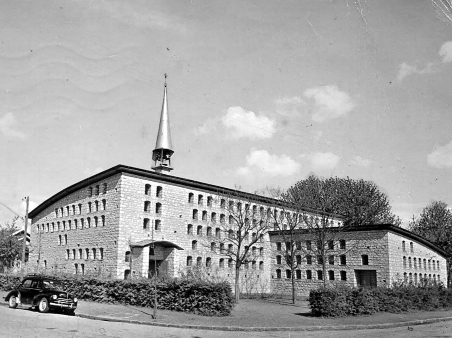 Église Notre-Dame-de-Grâce, Morsang-sur-Orge, 1954 (R. Faraud, arch.).