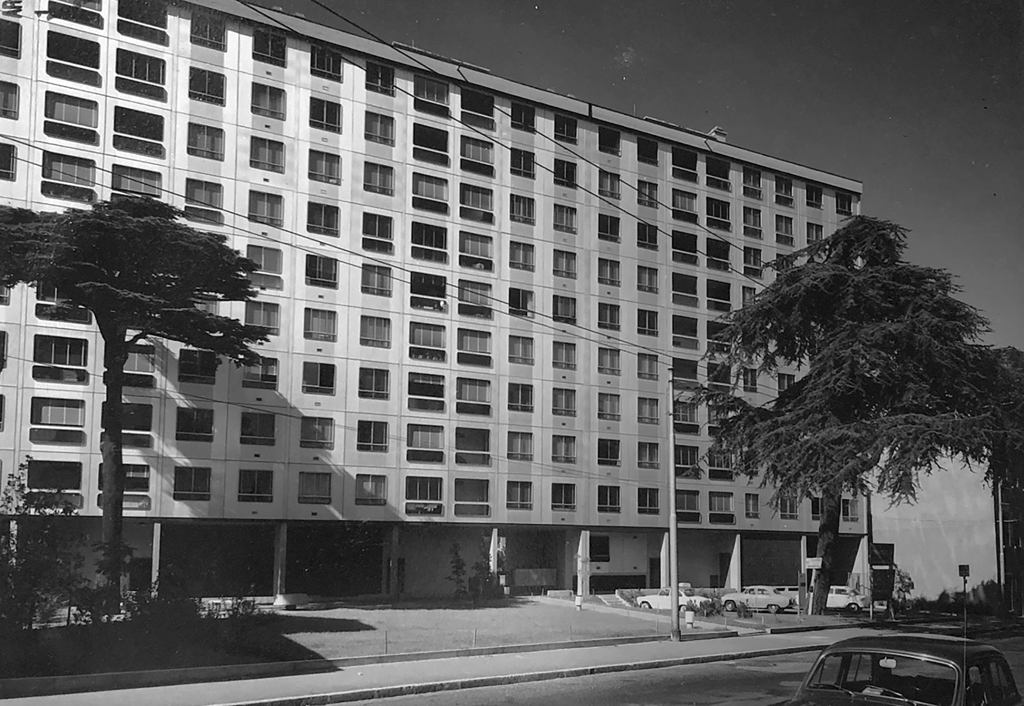 Les Cèdres apartment block, Lyon, 1960 (architects J. Cottin, Chastel, D.C. Dallières, arch.).