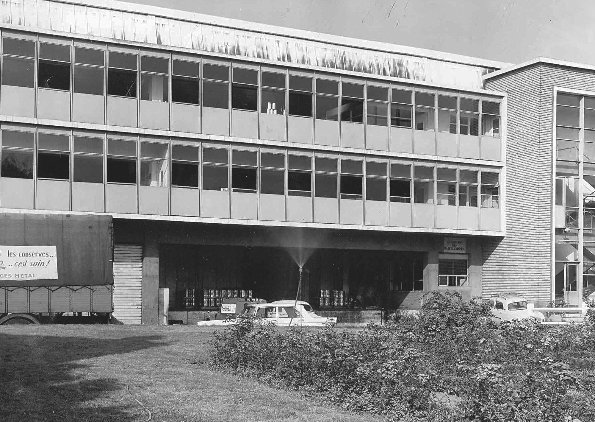 Ferembal factory, Nancy. Extension of the workshops. First tranche in 1953: the central hall and the eastern side of the façade (architects J. and M. André).