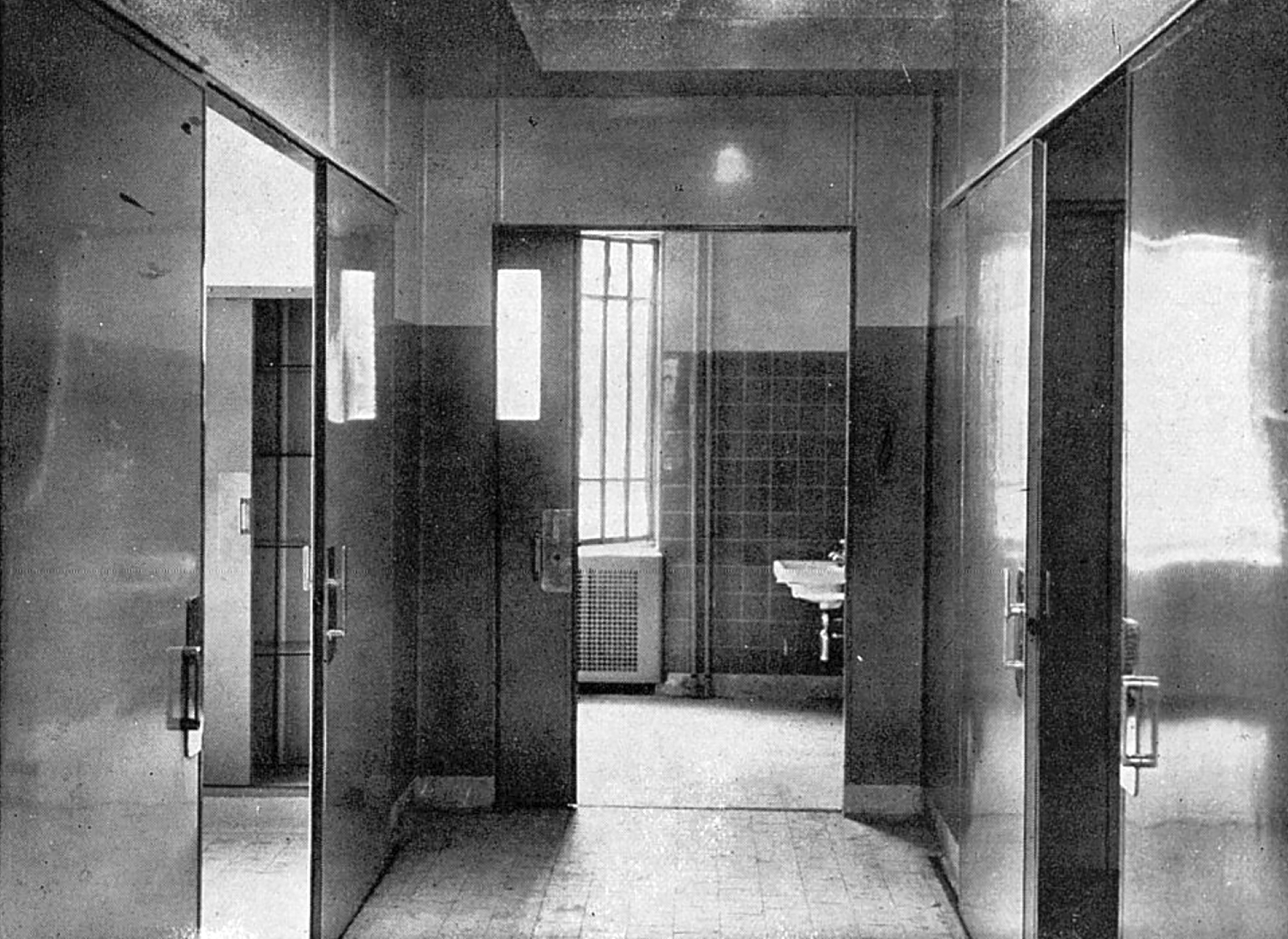 Fitting for the Grange-Blanche hospital, Lyon, 1930 (architects T. Garnier, Durand and Faure) in <i>L’Architecture d’aujourd’hui,</i> no. 9, Dec. 1934.
