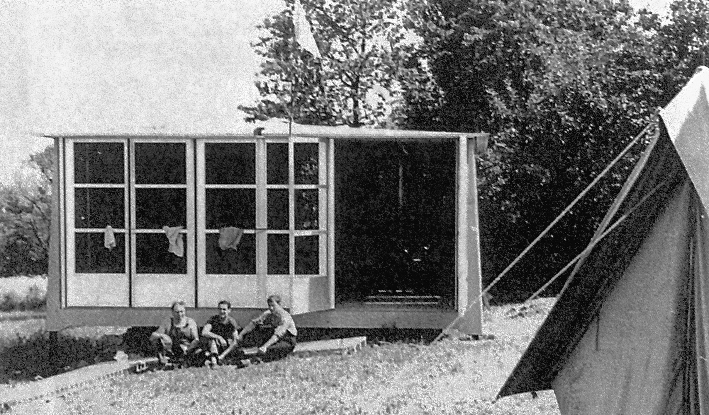 Outdoor recreation center, Onville. Communal room, demountable structure, summer 1939 (J. et M. André, architects).