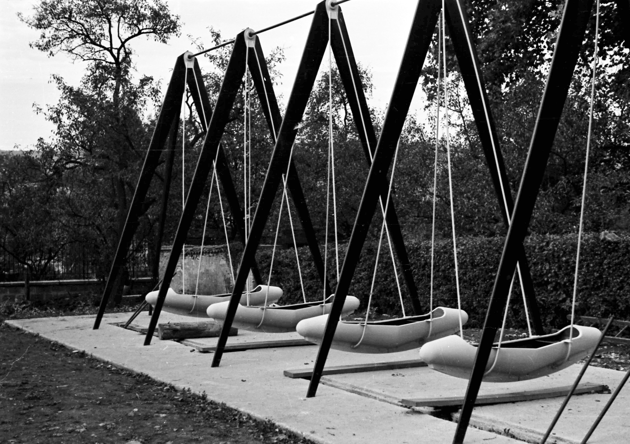 Solvay recreation park Maxéville, 1941 (M. Parisot, architect). Swing in folded sheet steel and nacelles in pressed sheet metal.